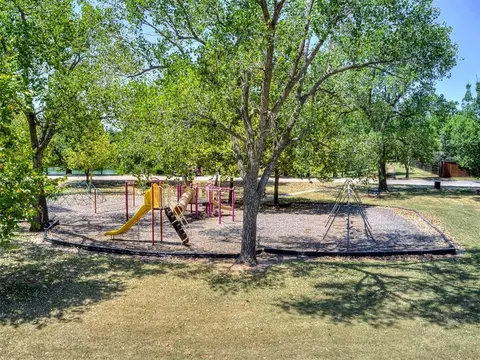 View/Area - 5212 Deerhurst Dr, Norman, OK 73072 photo 4 of 8