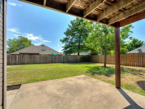 Exterior - 5212 Deerhurst Dr, Norman, OK 73072 photo 5 of 7