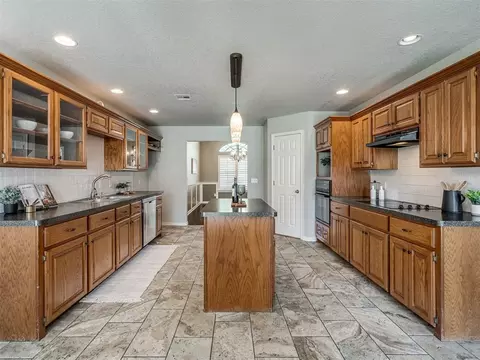 Kitchen - 5212 Deerhurst Dr, Norman, OK 73072 photo 3 of 3