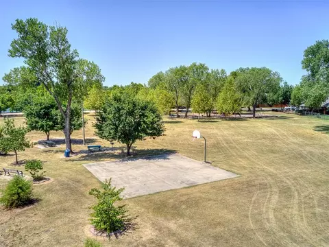 View/Area - 5212 Deerhurst Dr, Norman, OK 73072 photo 5 of 8