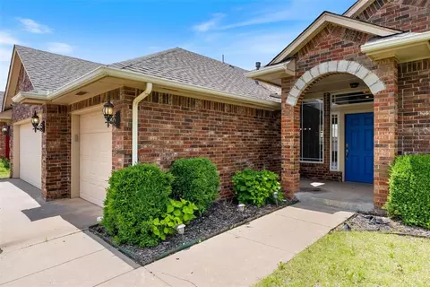 13813 Agate Dr, Yukon, OK 73099