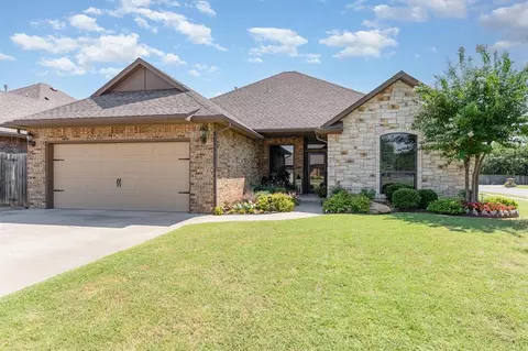 3000 Praire Field Ln, Moore, OK 73160