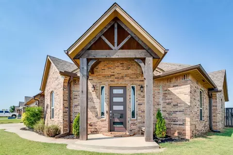 2100 Valley Holw, Norman, OK 73071