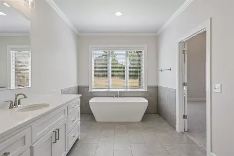 Bath - 29634 E Ridge Rd, Norman, OK 73072 photo 1 of 8