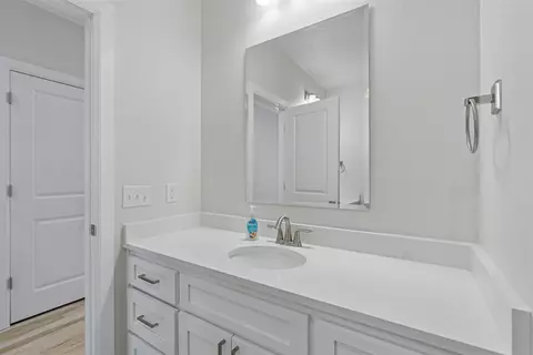 Bath - 29634 E Ridge Rd, Norman, OK 73072 photo 6 of 8