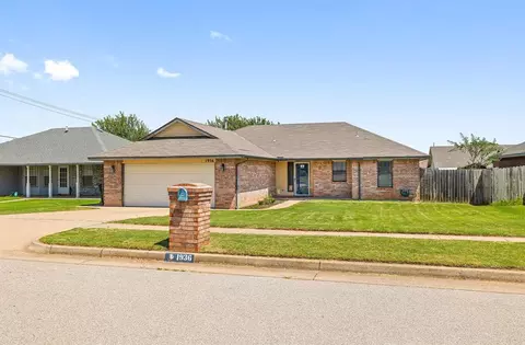 1936 Metlock Ln, Moore, OK 73160