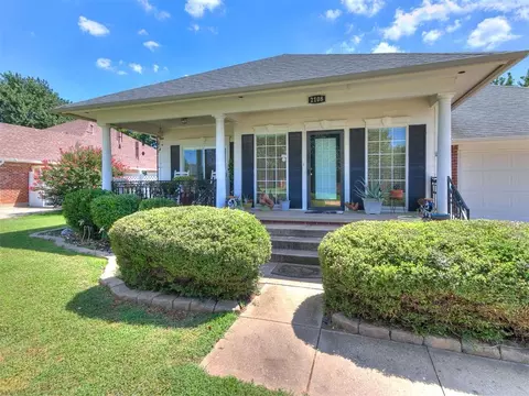 2108 NE 12th St, Moore, OK 73160