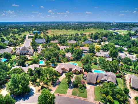View/Area - 2012 E Mistletoe Ln, Edmond, OK 73034 photo 2 of 2