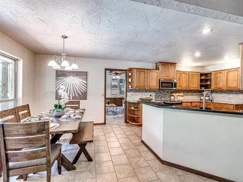 Dining - 2012 E Mistletoe Ln, Edmond, OK 73034 photo 1 of 2