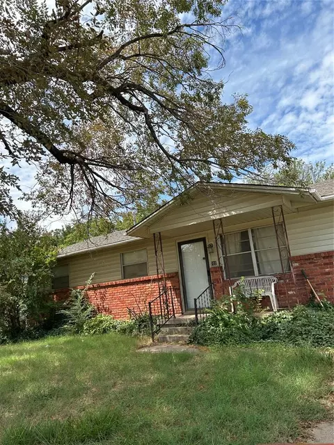 703 SE Sullivan Dr, Lawton, OK 73501