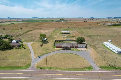 1826 E Iris Ave, Hobart, OK 73651