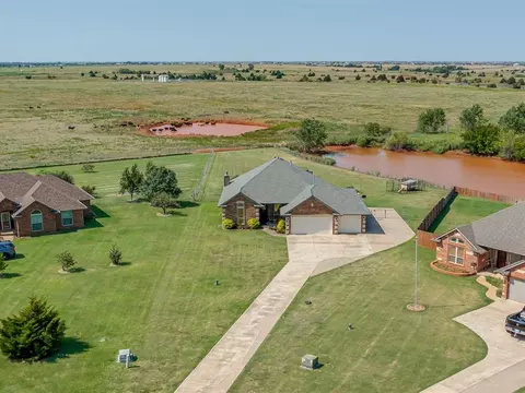 8508 Hudson Ln, Piedmont, OK 73078