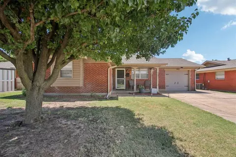 942 NW 5th St, Moore, OK 73160