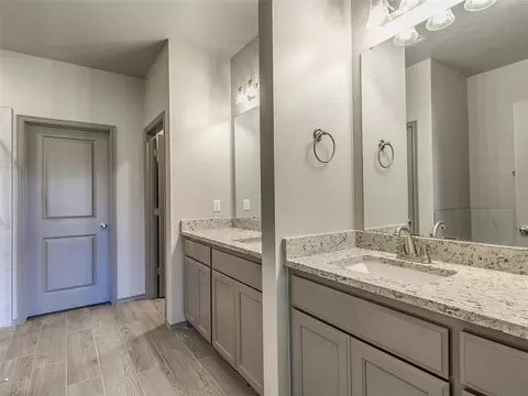 Bath - 15963 Pecan Rd, Mcloud, OK 74851 photo 1 of 5