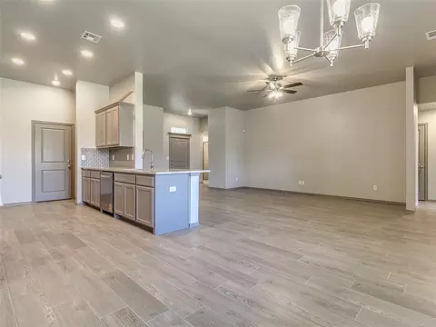 Living - 15963 Pecan Rd, Mcloud, OK 74851 photo 4 of 4