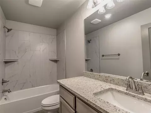 Bath - 15963 Pecan Rd, Mcloud, OK 74851 photo 4 of 5