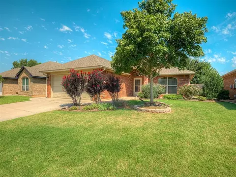10621 SW 36th St, Yukon, OK 73099