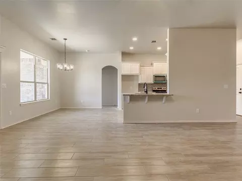 Living - 15951 Pecan Rd, Mcloud, OK 74851 photo 2 of 5