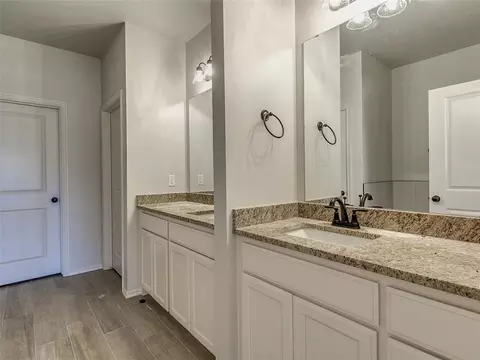 Bath - 15951 Pecan Rd, Mcloud, OK 74851 photo 1 of 6