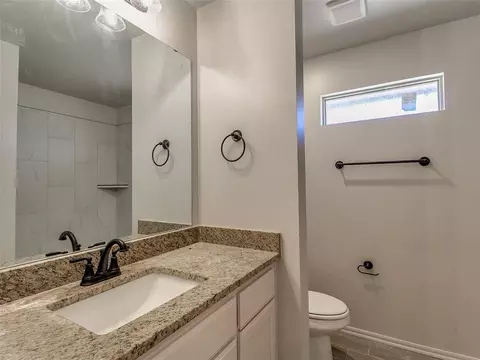 Bath - 15951 Pecan Rd, Mcloud, OK 74851 photo 5 of 6