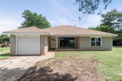 928 Greenway Drive Dr, Oklahoma City, OK 73127