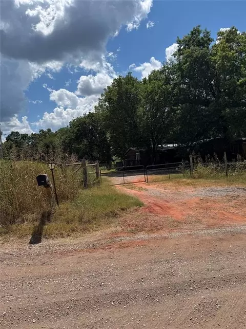 34053 Rattlesnake Hill Rd, Tecumseh, OK 74873