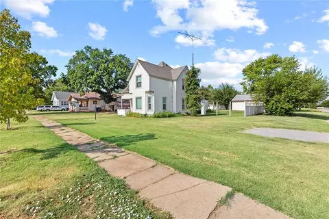 422 N Main St, Okeene, OK 73763 photo 3