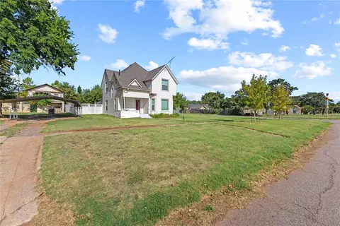 422 N Main St, Okeene, OK 73763 photo 2