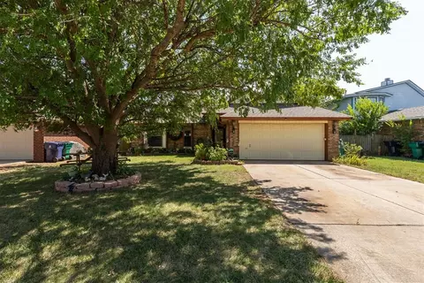 1204 SW 100th St, Oklahoma City, OK 73139
