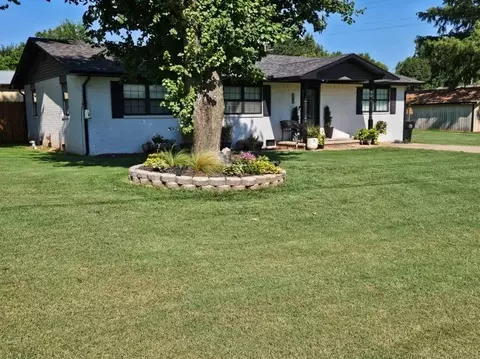 216 S Apache St, Binger, OK 73009 photo 4