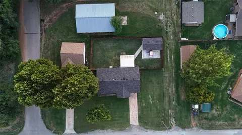 216 S Apache St, Binger, OK 73009 photo 3