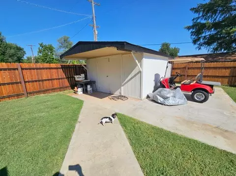 216 S Apache St, Binger, OK 73009 photo 5