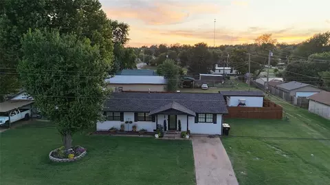216 S Apache St, Binger, OK 73009