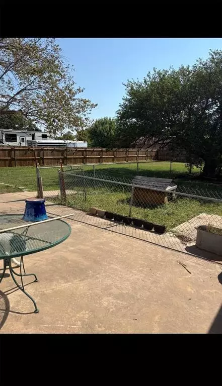 Exterior - 307 E 6th St, Granite, OK 73547 photo 3 of 3