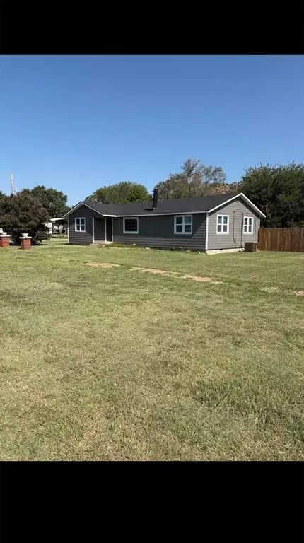 Exterior - 307 E 6th St, Granite, OK 73547 photo 2 of 3
