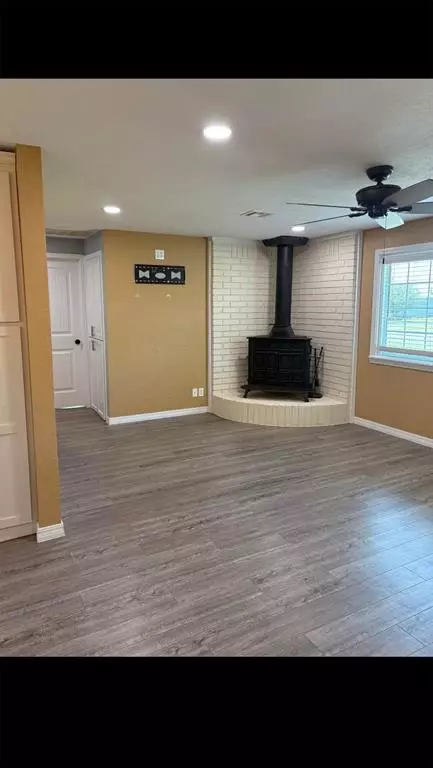 Living - 307 E 6th St, Granite, OK 73547 photo 1 of 1