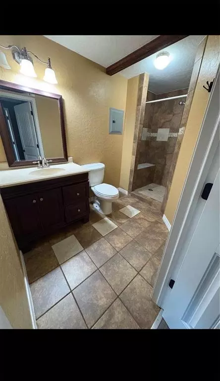 Bath - 307 E 6th St, Granite, OK 73547 photo 1 of 2