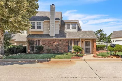 9031 S Timberview Dr, Midwest City, OK 73130