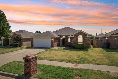 2017 Old Central Dr, Norman, OK 73071