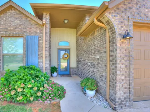 19575 Pioneer Way, Cashion, OK 73016