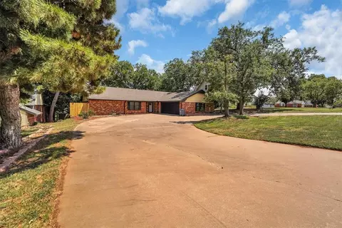 605 N College St, Cordell, OK 73632