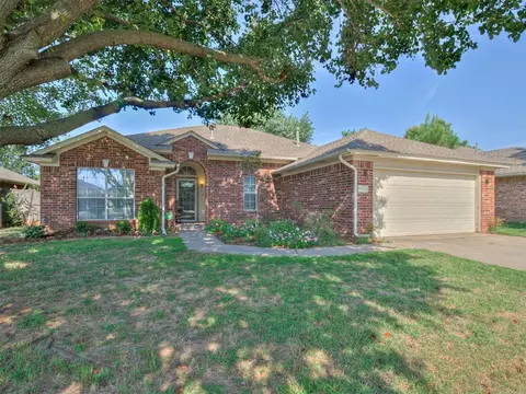 4116 Gyrfalcon Dr, Norman, OK 73072
