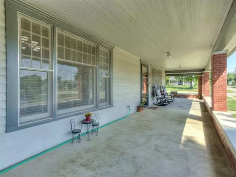 525 E Broadway St, Cushing, OK 74023 photo 5