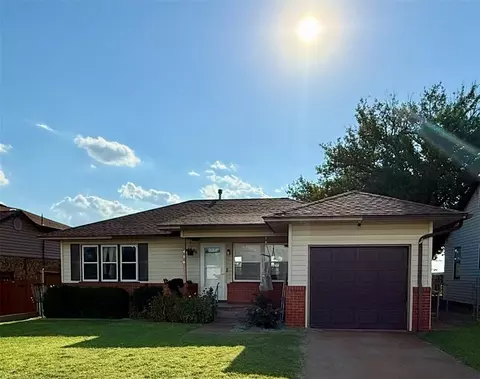 406 S 18th St, Clinton, OK 73601