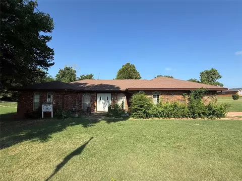 209 Marshall Dr, Chandler, OK 74834