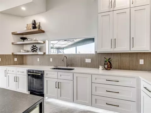Kitchen - 4404 Rustic Trl, Moore, OK 73160 photo 9 of 14