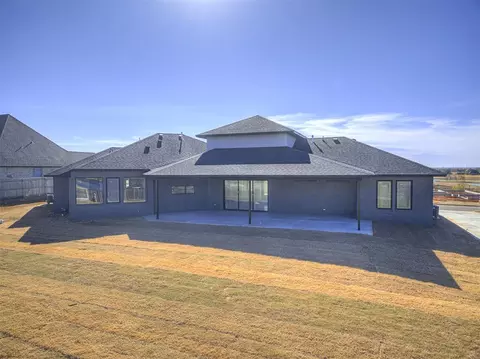 Exterior - 4404 Rustic Trl, Moore, OK 73160 photo 2 of 3