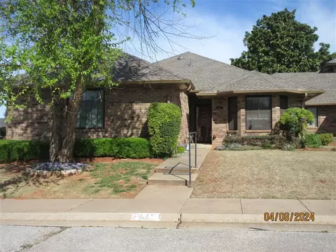 121 Woodbridge Cir, Edmond, OK 73012