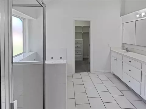 Bath - 2104 Wheaton Dr, Norman, OK 73071 photo 2 of 3