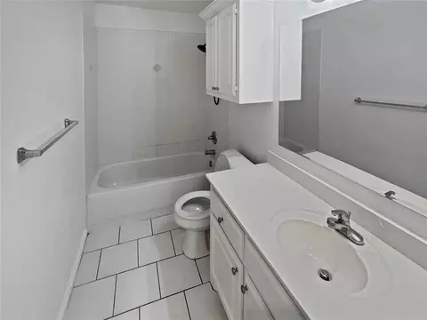 Bath - 2104 Wheaton Dr, Norman, OK 73071 photo 3 of 3